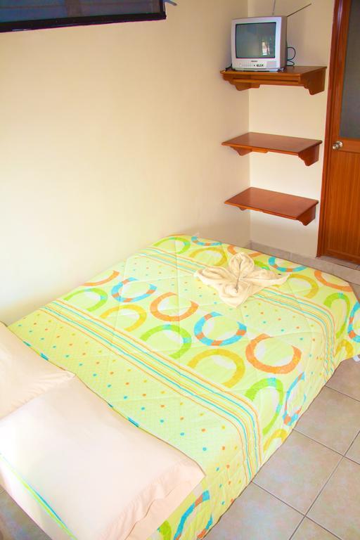 Hostal Nathaly Puerto Baquerizo Moreno Rum bild