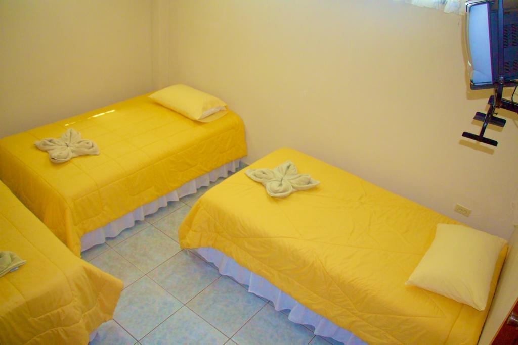 Hostal Nathaly Puerto Baquerizo Moreno Exteriör bild