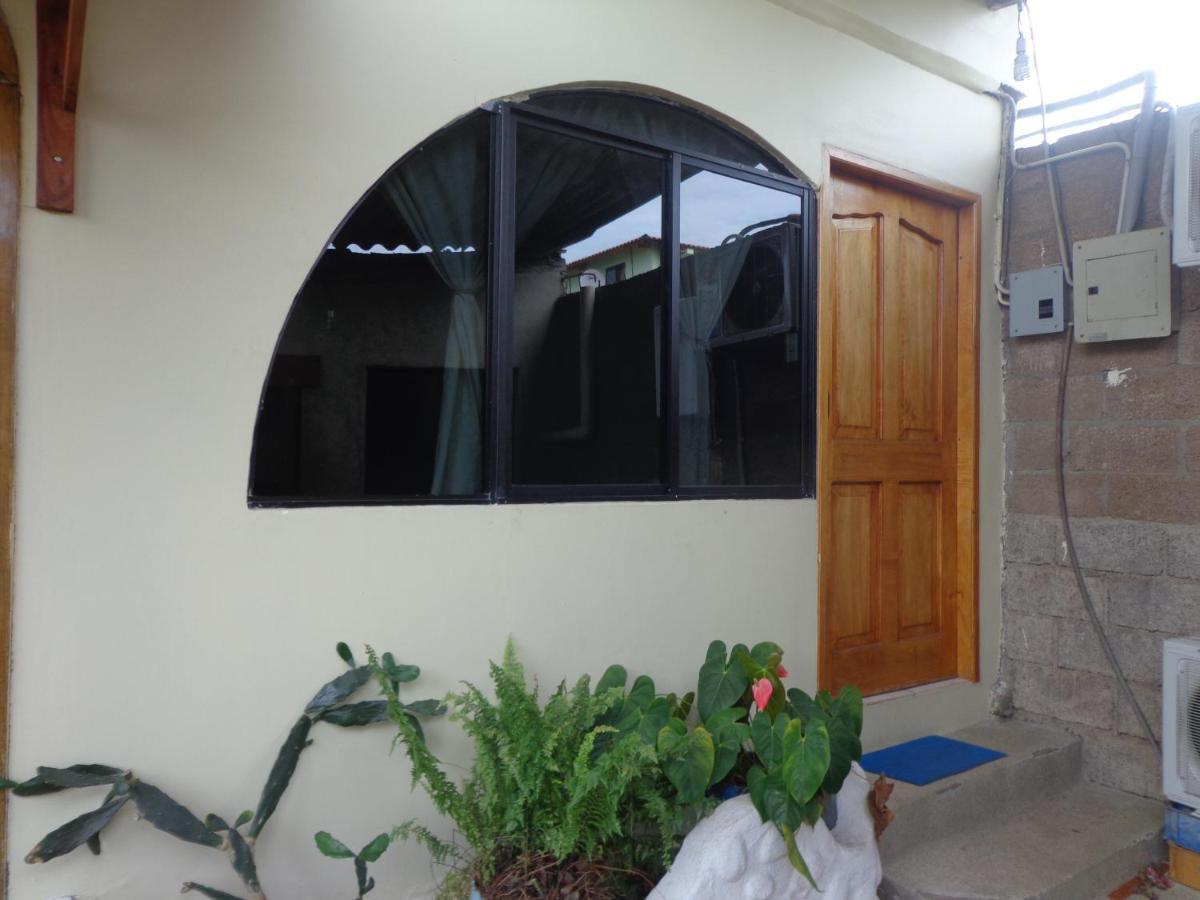 Hostal Nathaly Puerto Baquerizo Moreno Exteriör bild