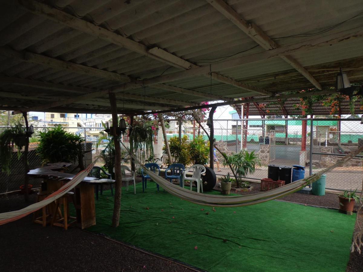Hostal Nathaly Puerto Baquerizo Moreno Exteriör bild